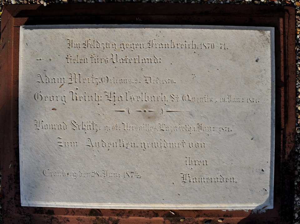 Kronberg, Friedhof, Ehrenmal, Tafel
