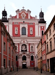 Kolegiata Poznańska Matki Boskiej Nieustającej Pomocy i św. Marii Magdaleny - Main entrance