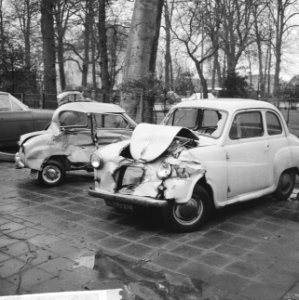 Dodelijk ongeluk nabij Hillegom, waarbij wagen minister Biesheuvel betrokken was, Bestanddeelnr 917-3402