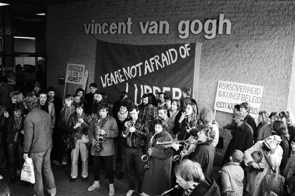 Kunstenaarsorkestje bij de beëindiging van de bezetting, Bestanddeelnr 932-5056