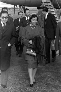 Dochter van de Keizer van Japan , Shigeko Higashikuni op Schiphol, Bestanddeelnr 910-7441