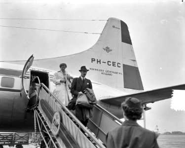 Kroonprins Jean en Prinses Josephine Charlotte van Luxemburg op doorreis op Schi, Bestanddeelnr 907-8166