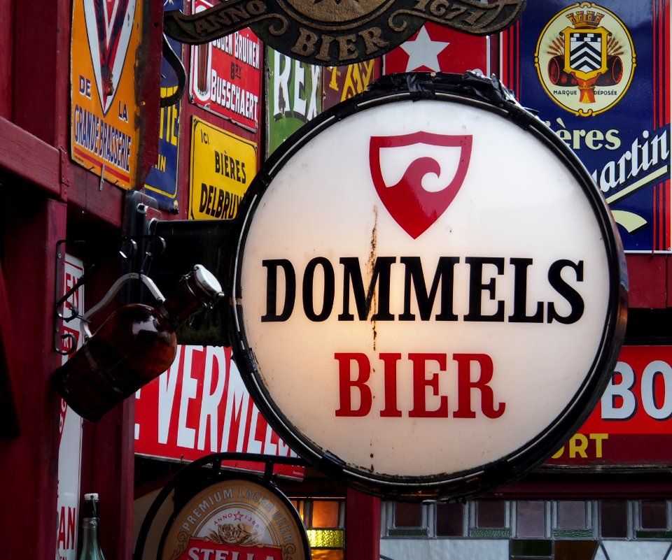 Dommels Bier lichtreclame