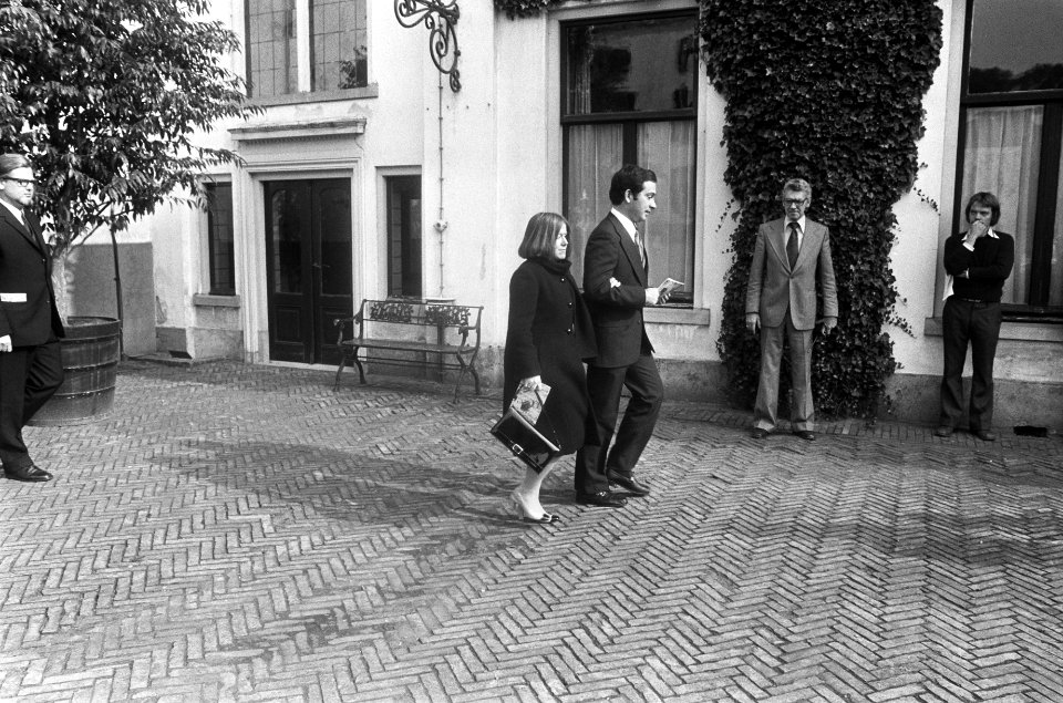 Doop Prins Floris Frederik Martijn in kapel Paleis Het Loo aankomst, Bestanddeelnr 928-2068