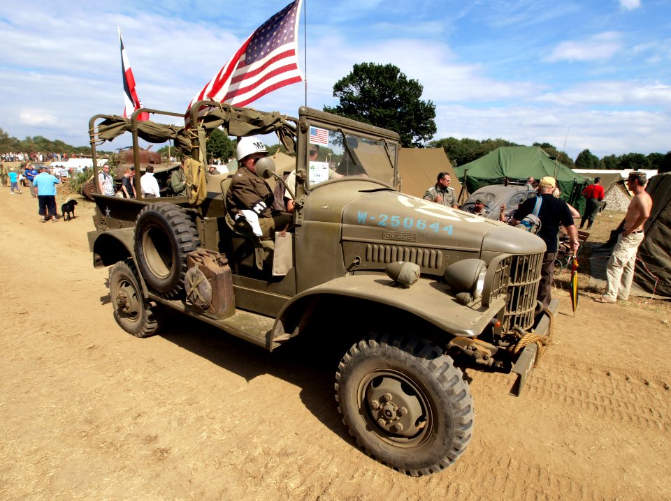 Dodge halve ton WC4 Weapons Carrier, W-250644 pic2
