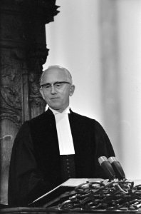 Doop Willem Alexander in Sint Jacobskerk te Den Haag Dominee Kater, Bestanddeelnr 920-6658