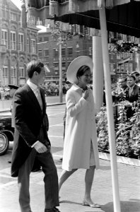 Doop Willem Alexander . Aankomst gasten Sint Jacobskerk Nummers 16.17 Prinses Ma, Bestanddeelnr 920-6636