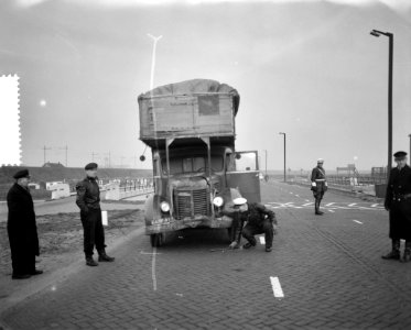 Dodelijk auto-ongeluk op Hemweg te Amsterdam, Bestanddeelnr 910-8461