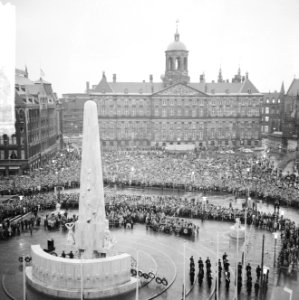 Dodenherdenking, twee minuten stilte op de Dam te Amsterd overzicht, Bestanddeelnr 917-7261