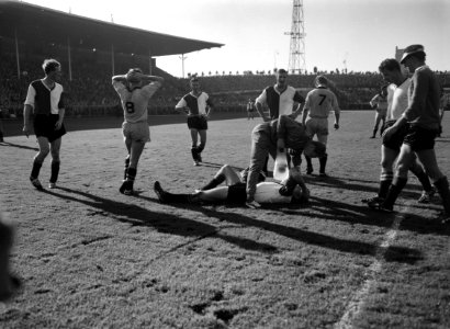 DOS tegen Feyenoord 1-0, botsing v.l.n.r. Visser (DOS), Schouten, Veldhoen, Hup , Bestanddeelnr 914-3811