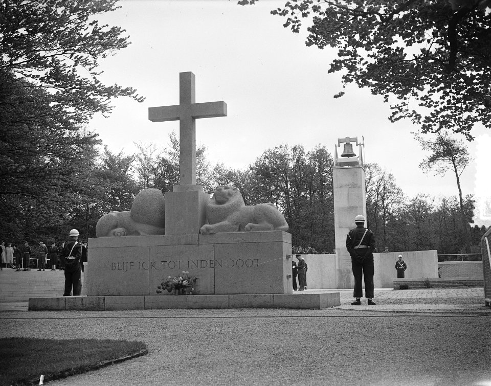 Dodenherdenking, onthulling van het Nationaal Legermonument op de Grebbeberg, Bestanddeelnr 905-7035