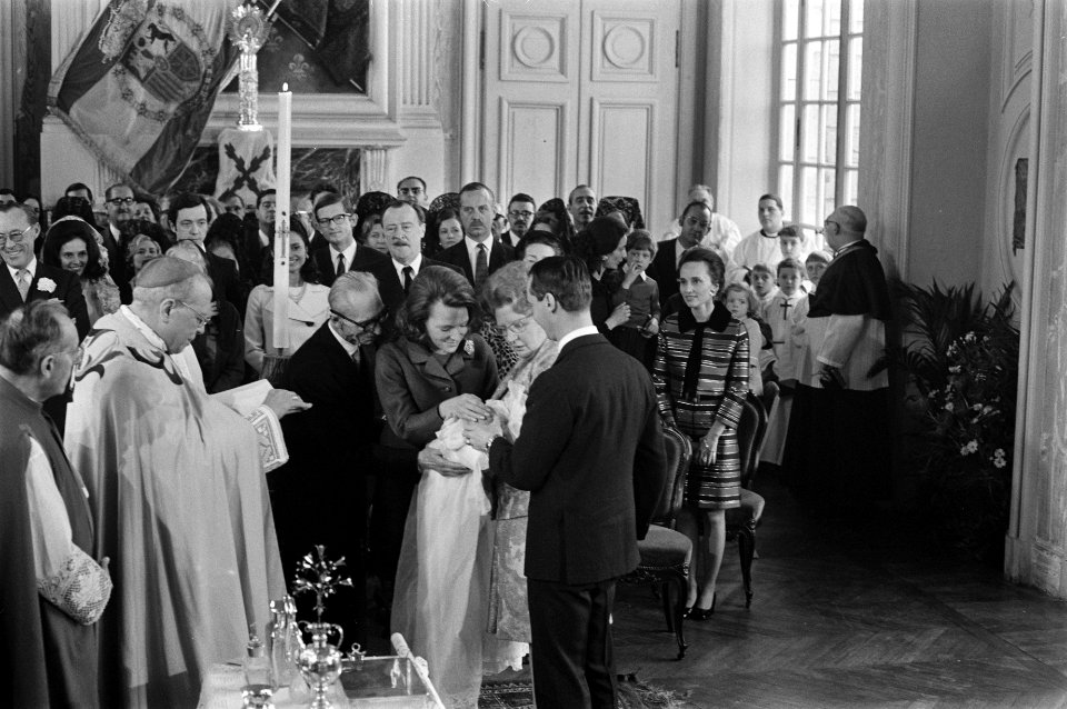 Doop van prins Carlos Xavier Bernardo , zoon van prinses Irene , op Kasteel Lign, Bestanddeelnr 923-2456