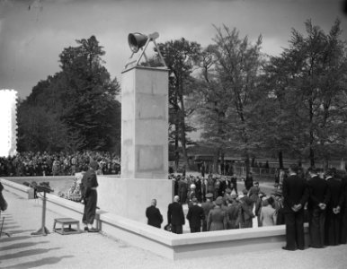 Dodenherdenking, onthulling van het Nationaal Legermonument op de Grebbeberg, Bestanddeelnr 905-7034
