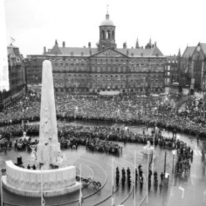 Dodenherdenking, twee minuten stilte op de Dam te Amsterd overzicht, Bestanddeelnr 917-7259
