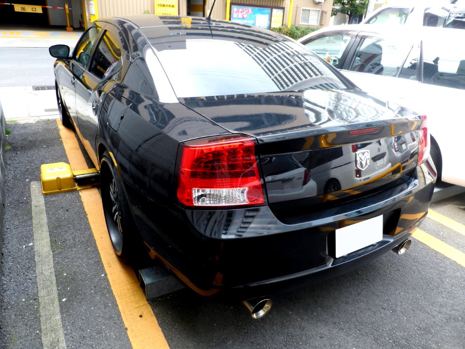 Dodge CHARGER SXE (LX) rear