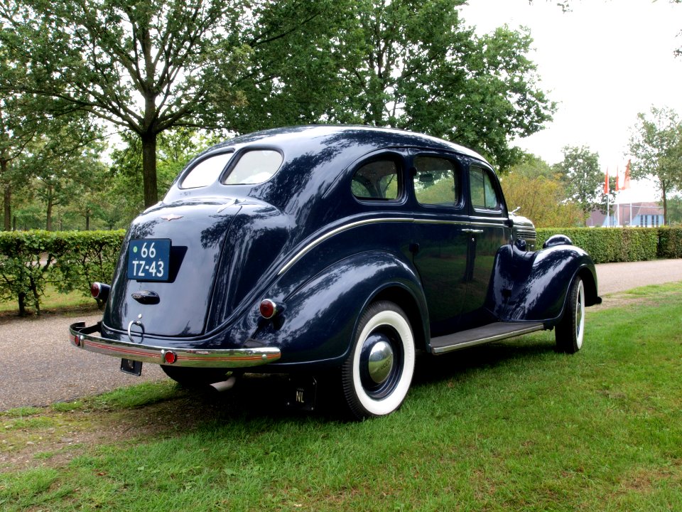 Dodge D8 (1938) at the Autotron, dutch licence registration 66-TZ-43 p1