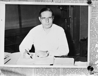 Dr. J. H. van Hoogstraten. Directeur van Economische Zaken, Bestanddeelnr 902-0284