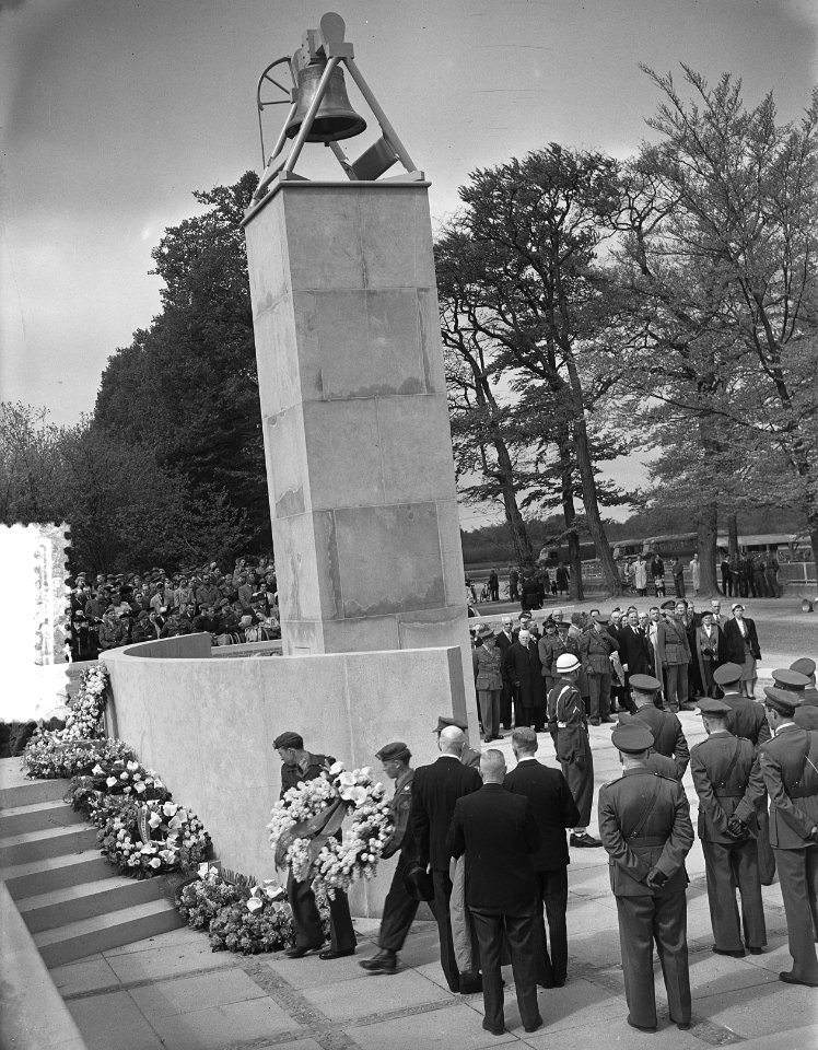 Dodenherdenking, onthulling van het Nationaal Legermonument op de Grebbeberg, Bestanddeelnr 905-7031