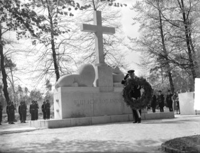 Dodenherdenking bij het Nationale Legermonument op het Militair Ereveld Grebbebe, Bestanddeelnr 904-5519