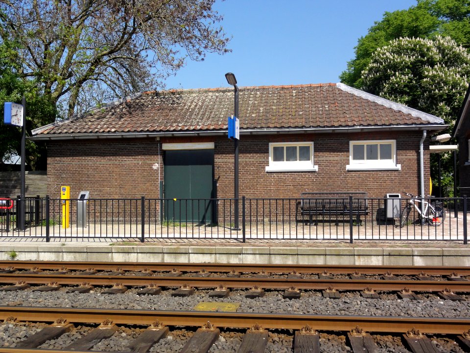 Dodewaard Rijksmonument 512150 fietsenstalling station Hemmen-Dodewaard