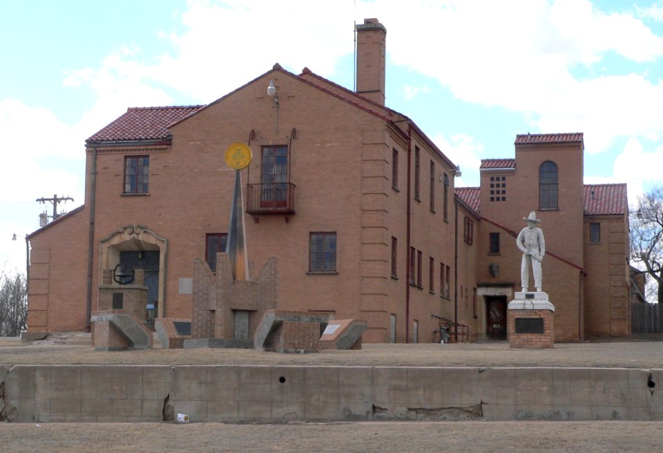 Dodge City Municipal Bldg from E 1
