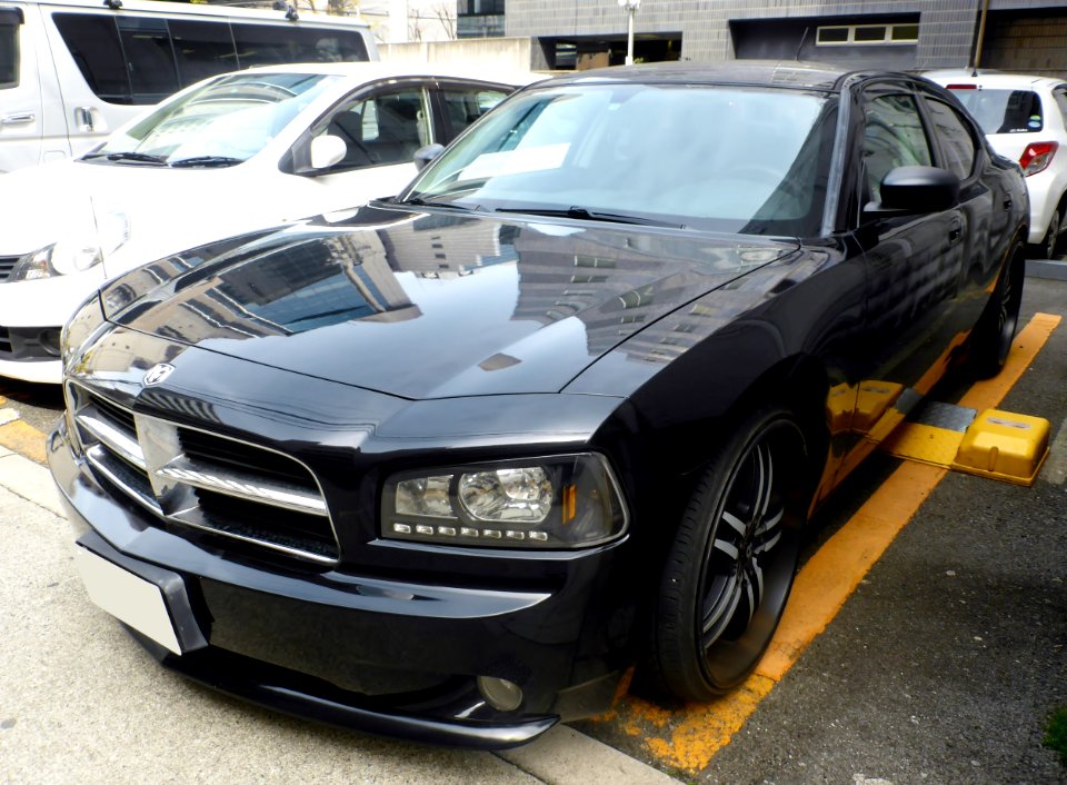 Dodge CHARGER SXE (LX) front