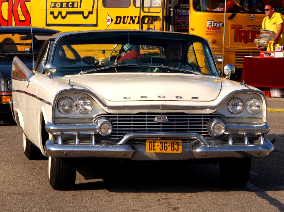 DODGE CORONET dutch licence registration DE-36-83 pic1