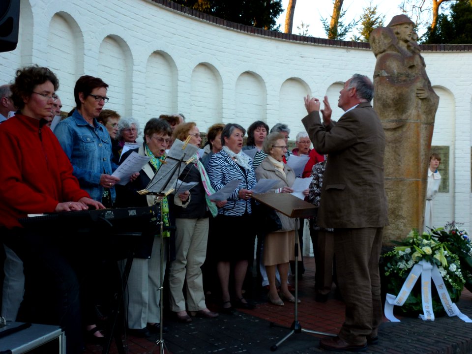 Dodenherdenking Montfort 2013 30