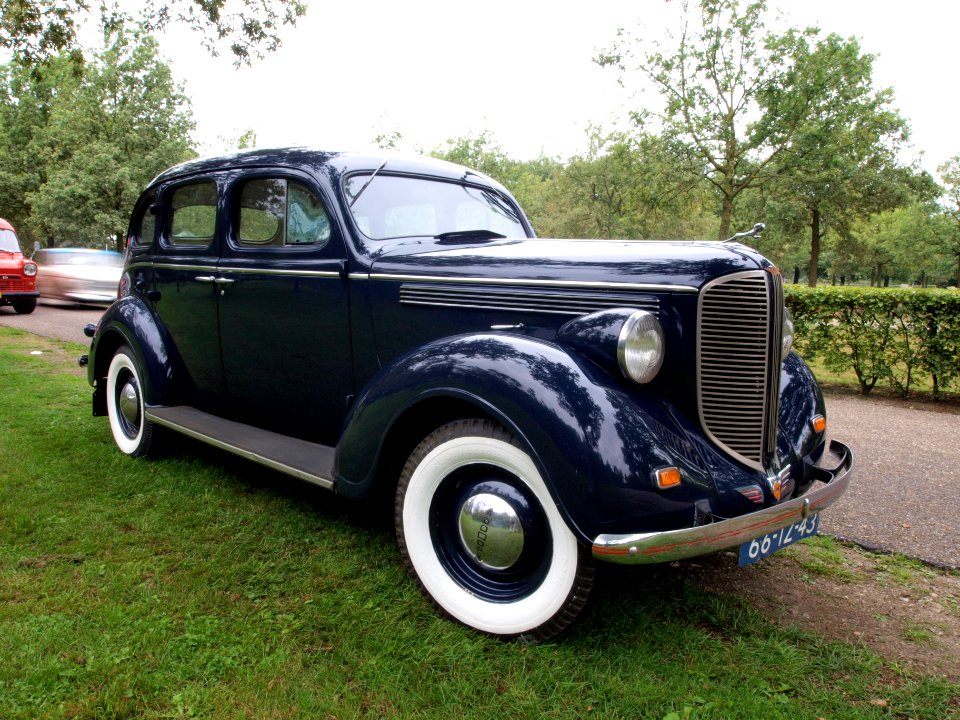 Dodge D8 (1938) at the Autotron, dutch licence registration 66-TZ-43 p4
