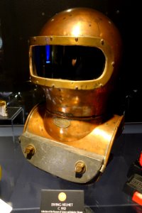 Diving helmet, c. 1932, A. J. Morse & Son, Boston, Mass. - Museum of Science and Industry (Chicago) - DSC06816