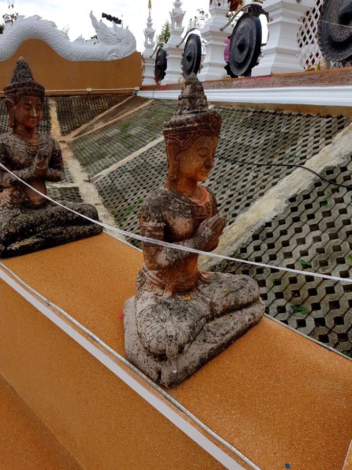 Divine statue - Wat Hiranyawat - Chiang Rai - 2017-01-02 - 004