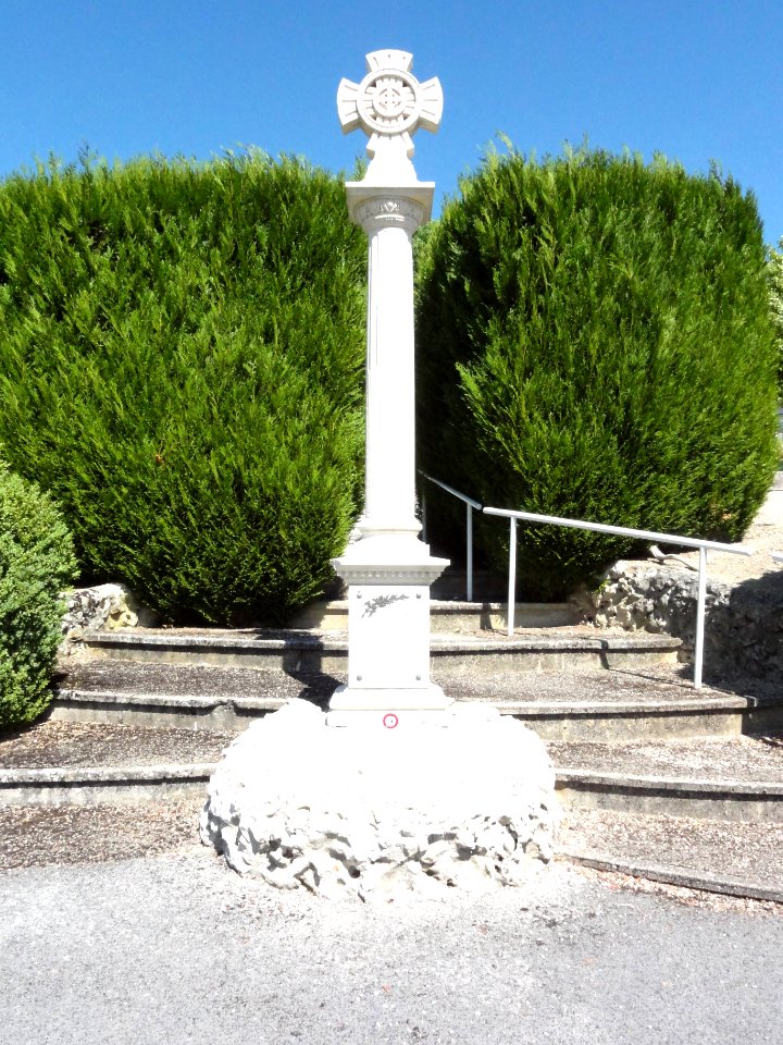 Doulaincourt, cimetière, croix centrale