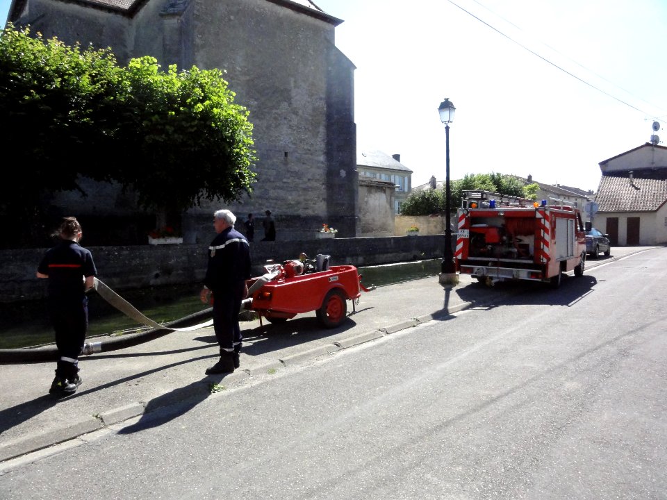 Doulaincourt, rue Pasteur, pompiers au bief du Rognon
