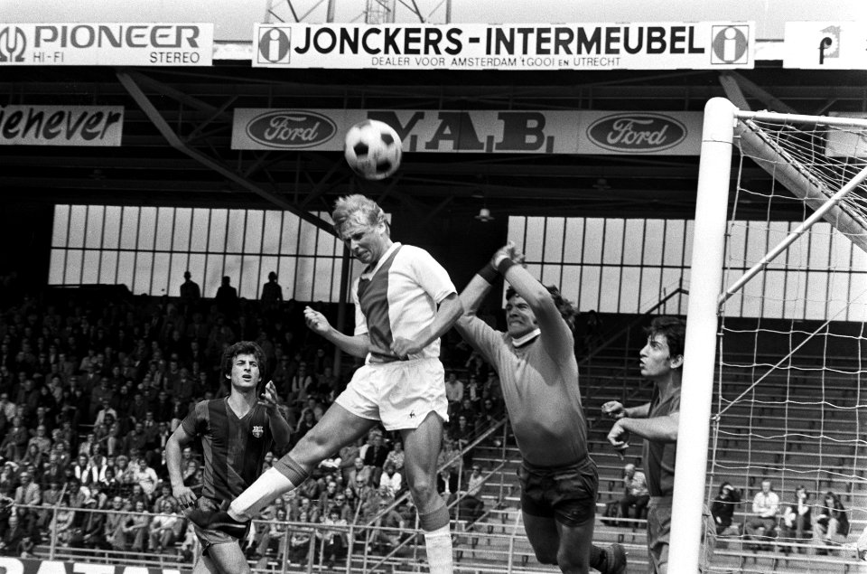Doelman Santios mist, Kok (Ajax) scoort 1-0, Bestanddeelnr 927-9480