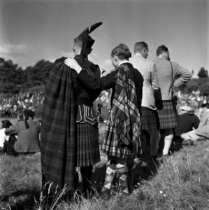 Doedelzakspelers tijdens de Highland Games, een negentiende eeuwse voortzetting , Bestanddeelnr 254-2840 photo