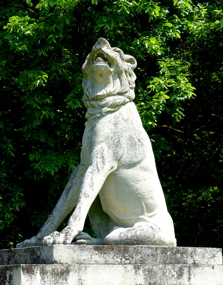 Dog memorial detail - Wrest Park - Bedfordshire, England - DSC08100