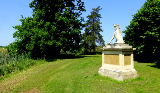 Dog memorial - Wrest Park - Bedfordshire, England - DSC08102