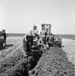 Drainage, arbeiders, werkzaamheden, Bestanddeelnr 160-0368
