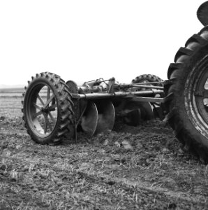 Drainage, arbeiders, machines, sleuven, dichten, ende van der, Bestanddeelnr 160-0357