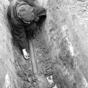 Drainage, buizen, opgraven, arbeiders, Bestanddeelnr 160-0511