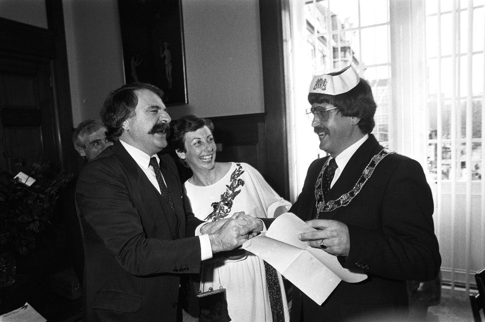 Dr. A. (Bram) Peper geinstalleerd als burgemeester van Rotterdam en volgt Van de, Bestanddeelnr 932-0494