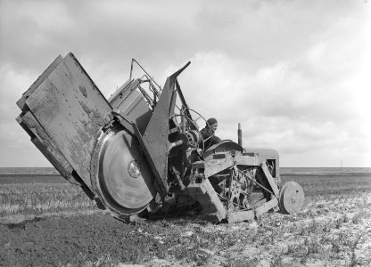 Drainage, arbeiders, machines, howard trench digger, Bestanddeelnr 160-0338