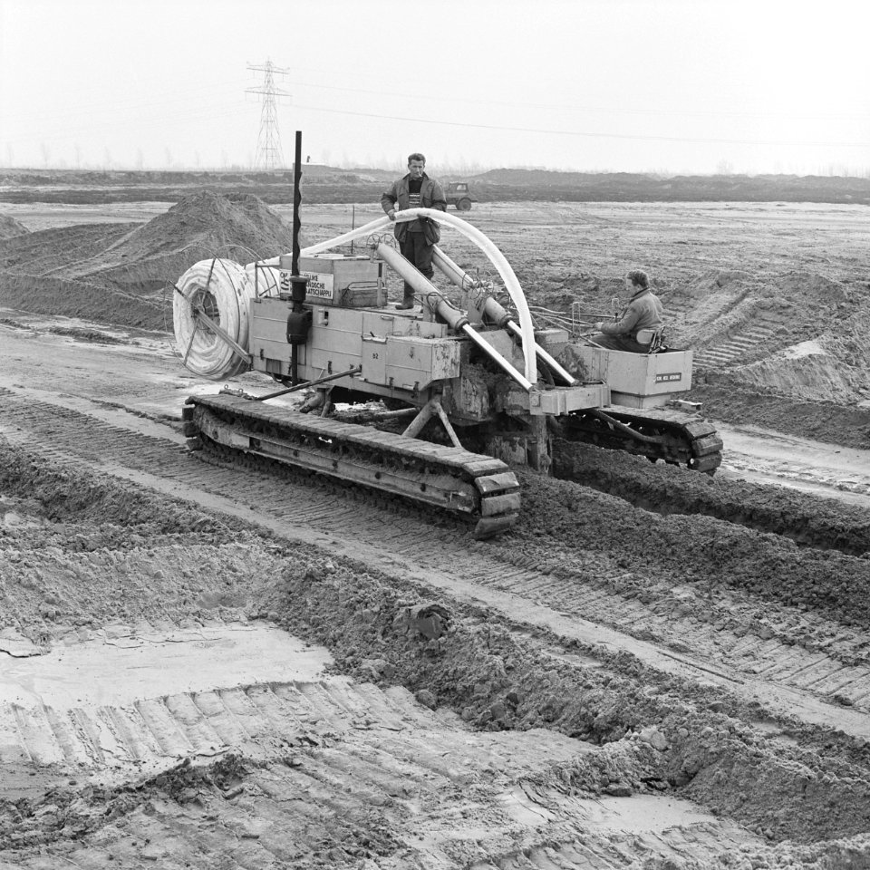 Drainage, industrieterreinen, bronneringsmachines, nylondoeken, Utrecht, Bestanddeelnr 168-0326