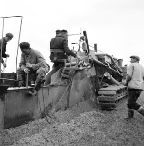 Drainage, arbeiders, machines, barth, Bestanddeelnr 160-0355