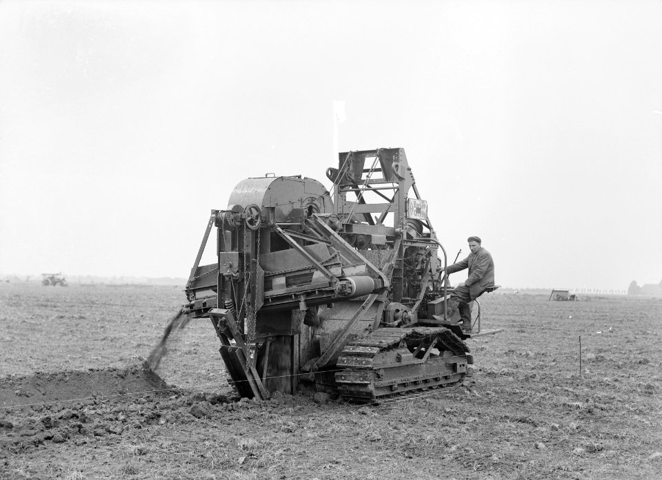 Drainage, machine, graven, sleuven, barber greene, Bestanddeelnr 160-0317