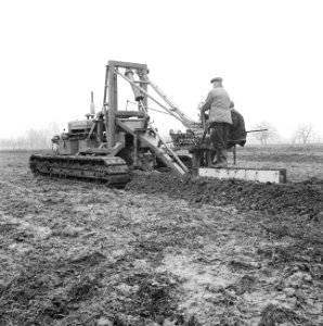 Drainage, machines, arbeiders, ende van den j, kessel van gebr, Bestanddeelnr 160-0448