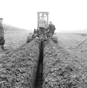 Drainage, machines, arbeiders, ende van den j, kessel van gebr, Bestanddeelnr 160-0453