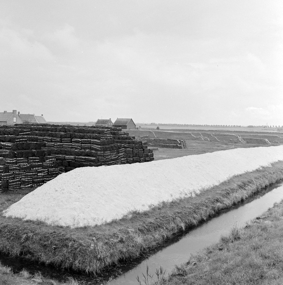 Drainage, opslagplaatsen, turfstrooisels, draineerbuizen, Sint Maartensdijk, Bestanddeelnr 250-8203