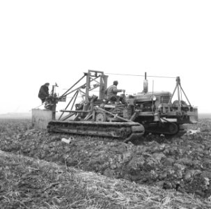 Drainage, machines, arbeiders, bos en kalis nv, IJpolder, Bestanddeelnr 160-0430