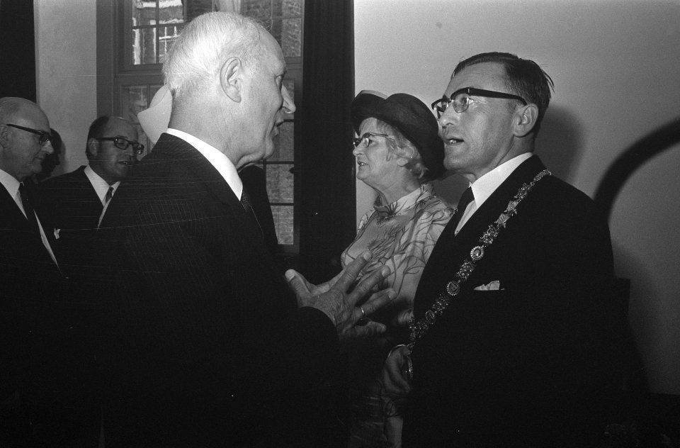 Dr. L. de Gou geinstalleerd als burgemeester van Haarlem, Bestanddeelnr 922-7213